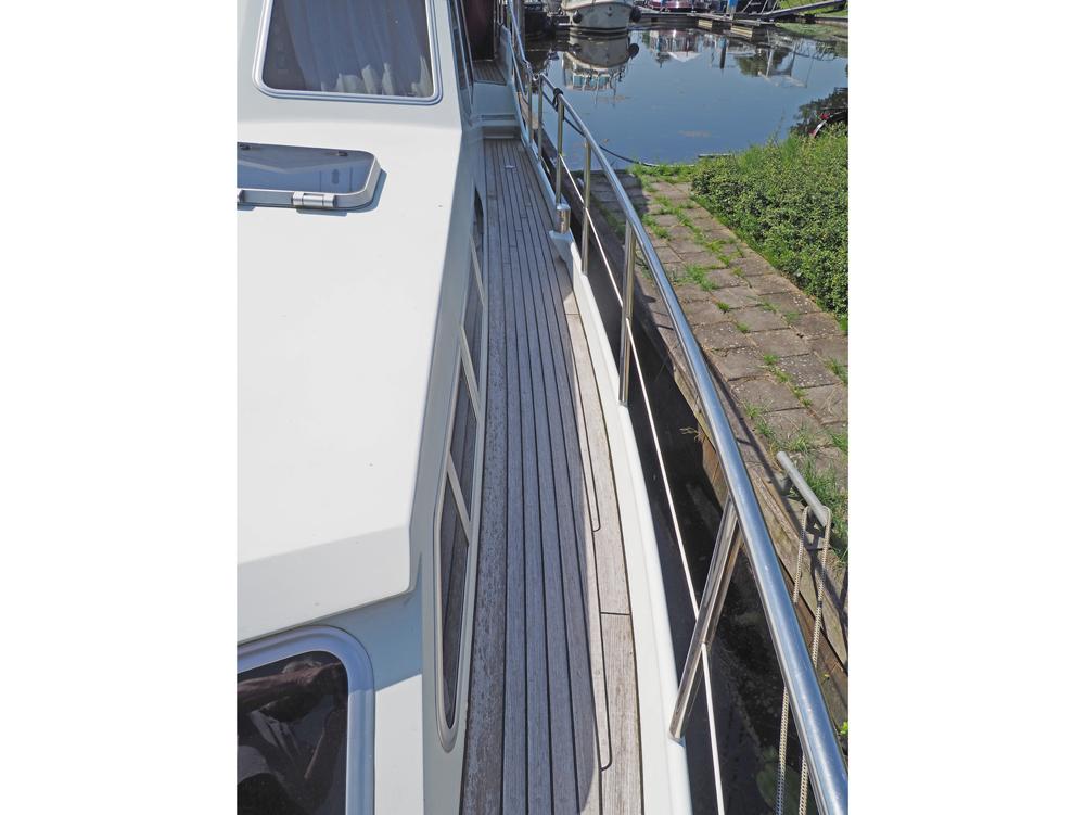  Deck equipment